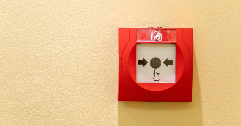 Masyarakat Mendukung Upaya Dinas Damkar Tanggamus dalam Penyemprotan Disinfektan di SPBU